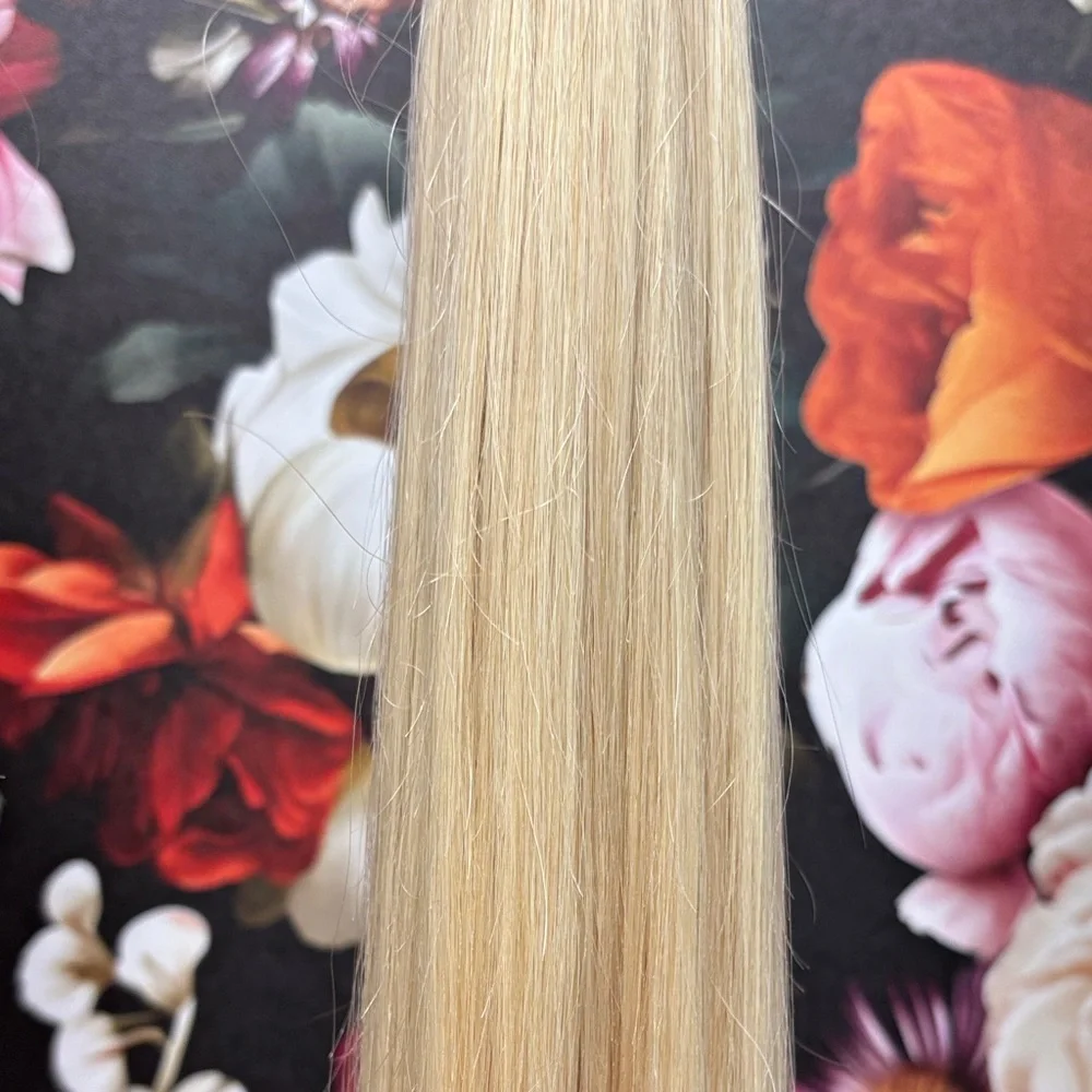22” I-tip extension 100% human hair 125 pieces per bundle. Light blonde